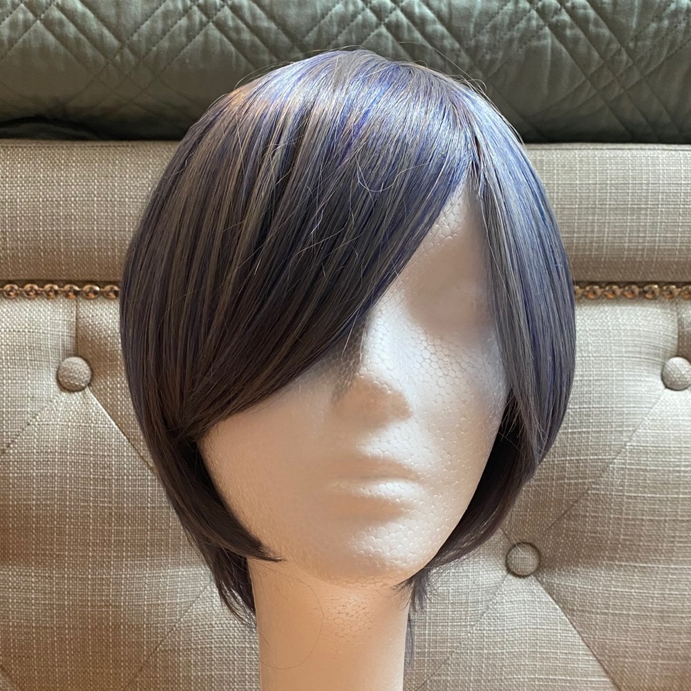 NWOT Short Grey Blue Bob Wig